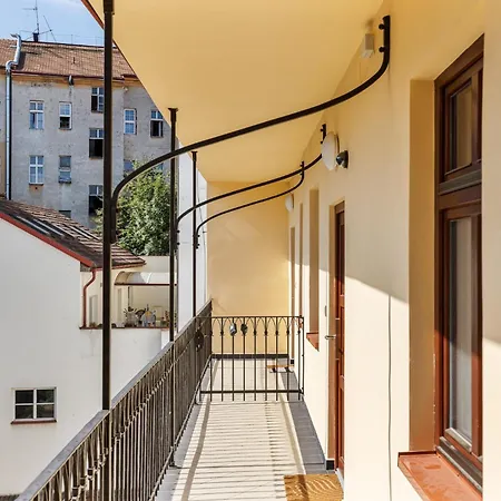 Stay2Gether - Green Oasis - Main Train Station Prague Exterior photo